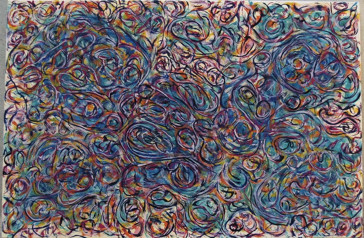 Composición abstracta de trazos circulares azules y granates sobre un fondo claro